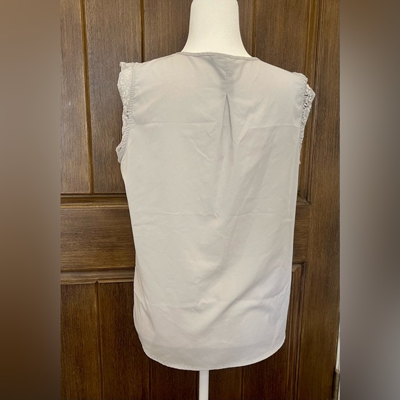 White House, Black market blouse - Picture 2 of 5